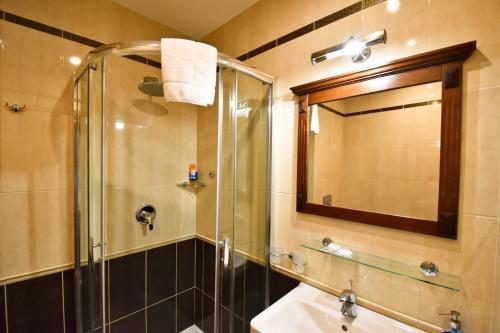 Country Saloon Belá