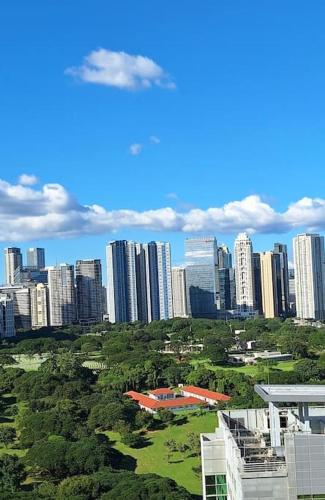 Luxury Bohemian Suite Venice Canal Mall & BGC Views