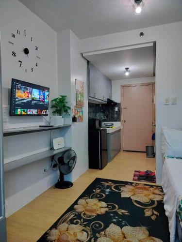 27th Floor Cozy Studio Unit with City View in Mplace