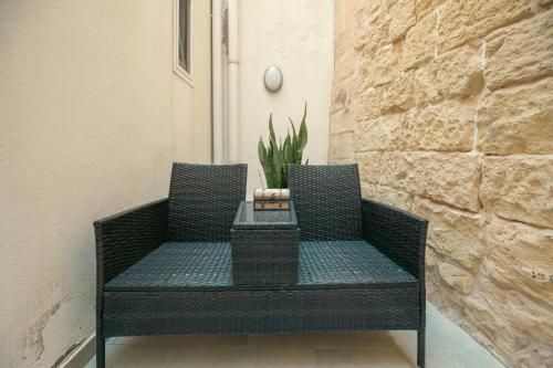 Sliema Central O'Clock Malta