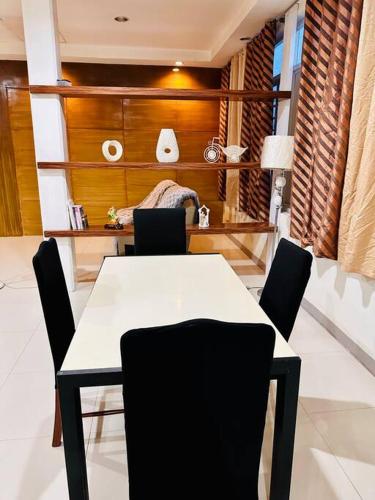 5min to SM, Beside Landbank, max 6 pax