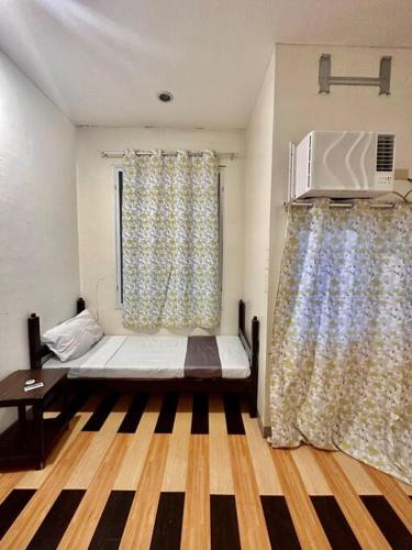 5min to SM, Beside Landbank, max 6 pax