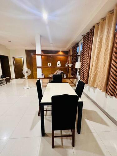 5min to SM, Beside Landbank, max 6 pax