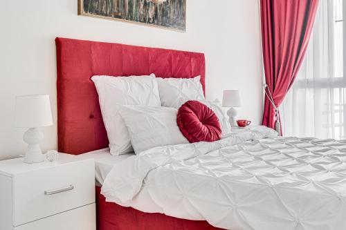 ARI - ARED Luxurious Apartments with Balcony & Free Parking