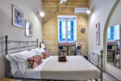 12 -16 , Pacifiku Scicluna