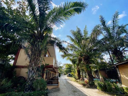 RedDoorz Hostel @ Megans Paradisio Beach Resort