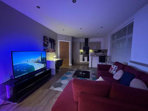 24-7 Secured City Centre Apartments with Free Underground Parking and WiFi