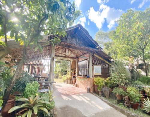 RedDoorz Hostel @ Megans Paradisio Beach Resort