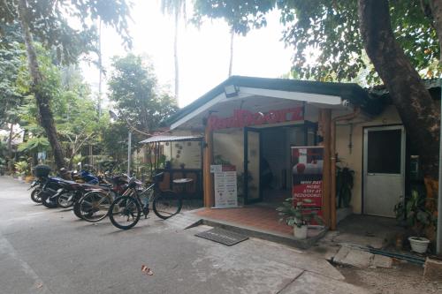 The Vjour Hotel by Reddoorz