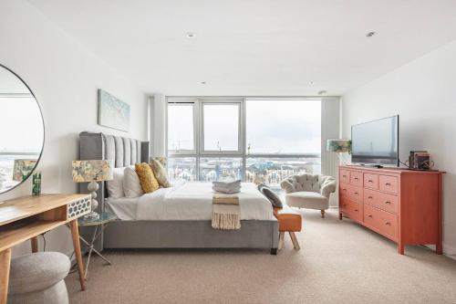 Serene Waterfront Rooms - ExCel