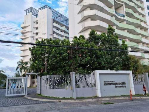Commonwealth Residences combine 2 units
