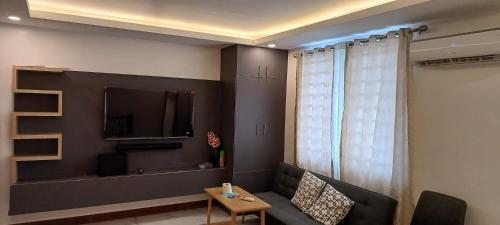 B Mary's Staycation in Tanza CAVITE Condo Type with balcony 2 person