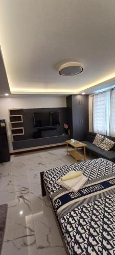 B Mary's Staycation in Tanza CAVITE Condo Type with balcony 2 person