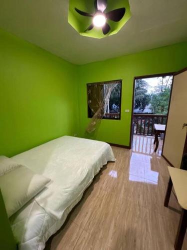 Kiarra Krisxia Lodge