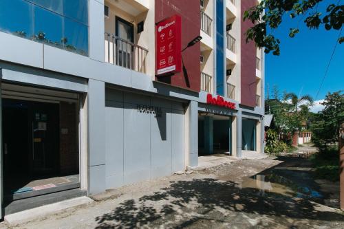 RedDoorz @ Isabelita Hotel Tugegarao City