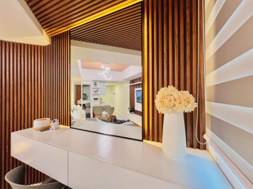 Premium & Spacious Studio with PS4, Karaoke & Netflix