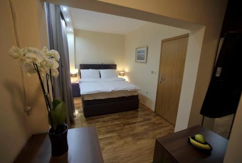 Hotel M