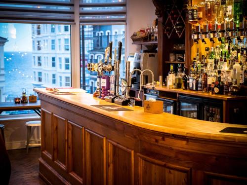 HQ Bar & Restaurant