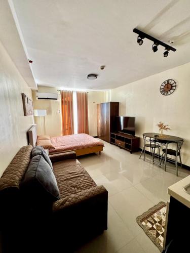 Spacious Condo Unit with Balcony
