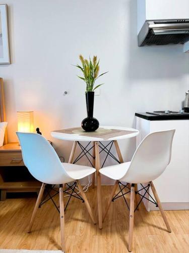 IT Park Gem - Cozy Studio with Netflix and Pool Access