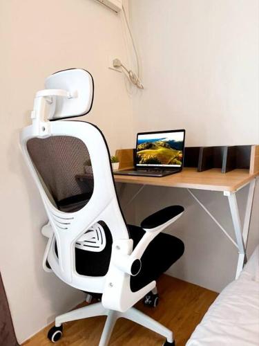 IT Park Gem - Cozy Studio with Netflix and Pool Access