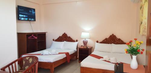 Queenslander Hotel and Restaurant