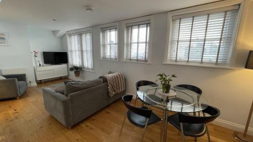 Ei8ht Brighton Apartments