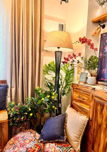 SMDC Green 2 Staycation, The Traditional & Modern Fusion Condo