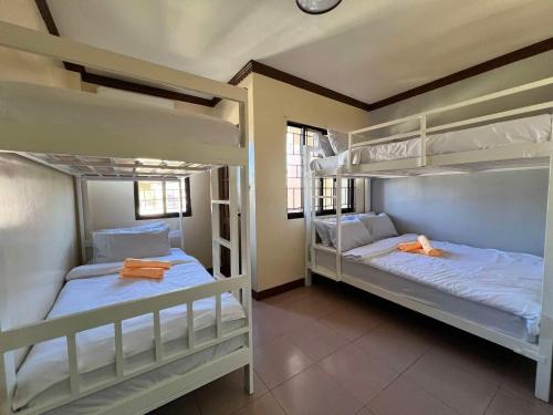 Townes Many Beds Home Near SM Lanang SMX Airport Samal Wharf