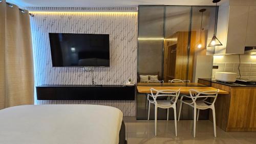 C'Scape Suite at Bernwood Towers