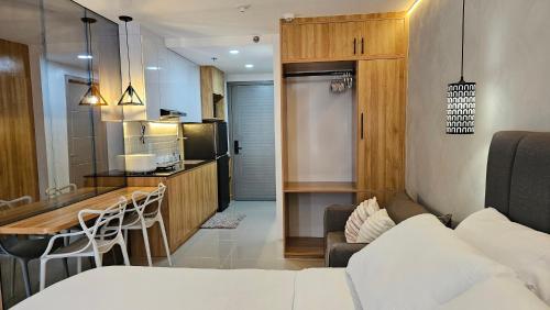 C'Scape Suite at Bernwood Towers