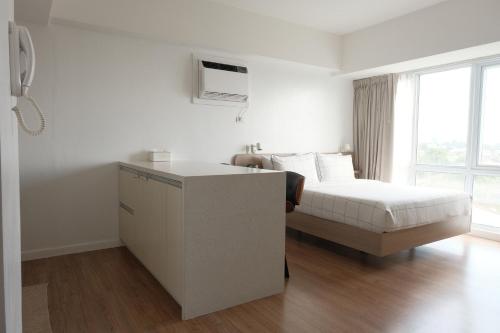 Very Demure, very spacious Studio Abreeza Place