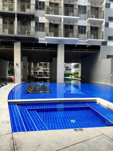 Mel and Rose Place in S Residences Tower 1 MOA