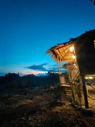 Tribu Kihud "Experience Simple Living