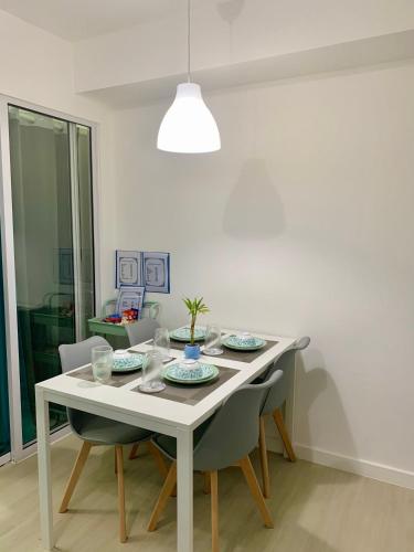 Cozy 1BR in Azure near Airport