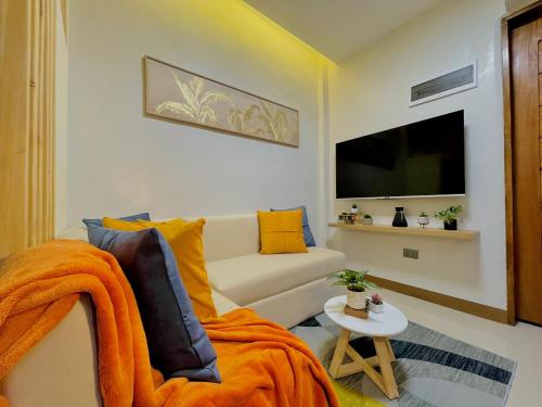Group-Friendly Stay, Minutes from the Airport