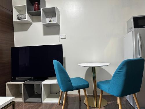 Queen size bed at Air Ayala Ave Makati