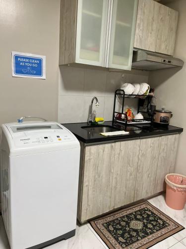 Cozy 1-BR Retreat Near MOA Pool view