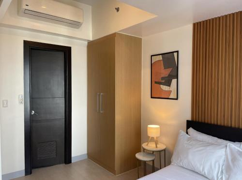 Uptown Parksuites Apartments Tower 1 BGC by PH Staycation