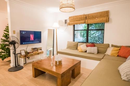 HILLSIDE Nest Townhouse in Subic Bay with Self-Serve Breakfast- Full AC, Monkeys, Pet Friendly with a Fee