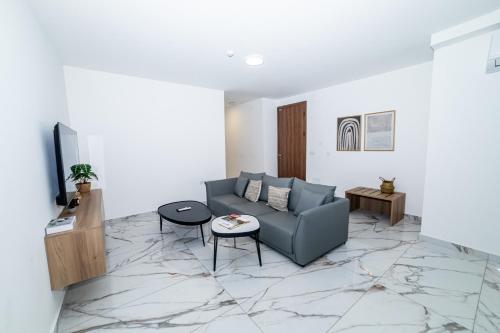 Modern 2-Bedroom Apartment with Terrace - By HostMT