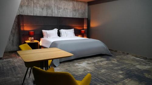 Aniroc Signature Hotel
