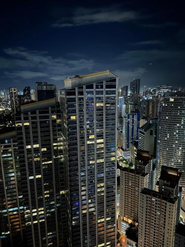 King-size Bed Makati Condo