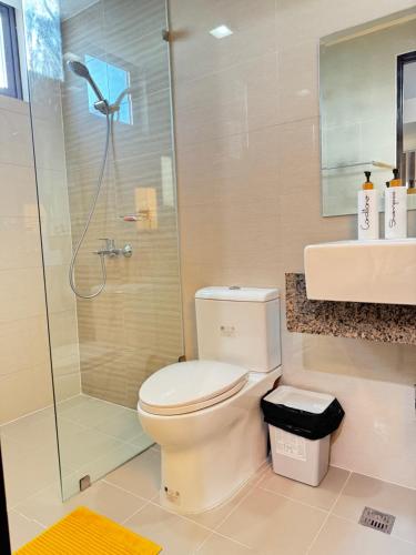 Eastwood Global Plaza Luxury 1Bed Room with 2 Toilets and Laundry Room