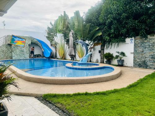 VickyBella's FUNadise Private Resort