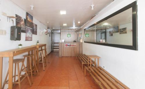 Joy Hostel by RedDoorz