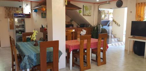 Queenslander Hotel and Restaurant