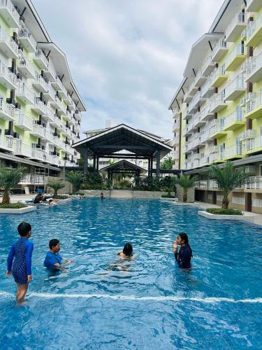 Cozy and Sunny Apartment near to Mactan Cebu International Airport - Amani Grand Resort & Residences