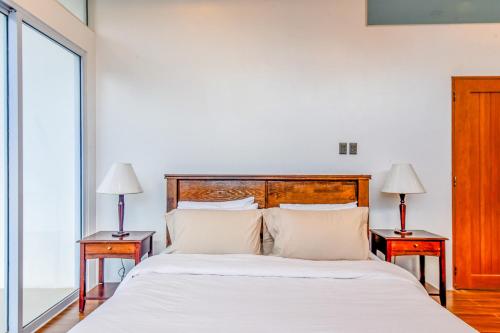 Luxurious Cliff House Tagaytay