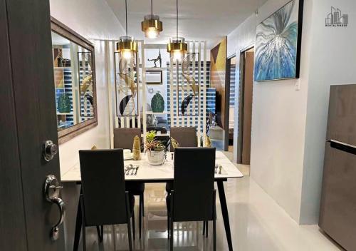 Elegant Family Getaway 2BR Apartment in Puerto Princesa with Balcony - B2 5Moonstone